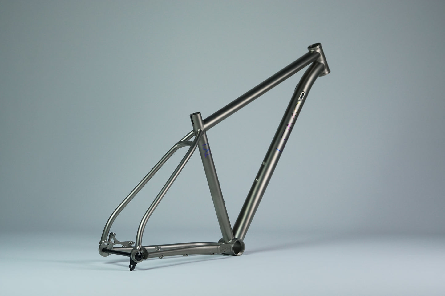 luma en fuego rear 3/4 lg titanium mountain bike hardtail