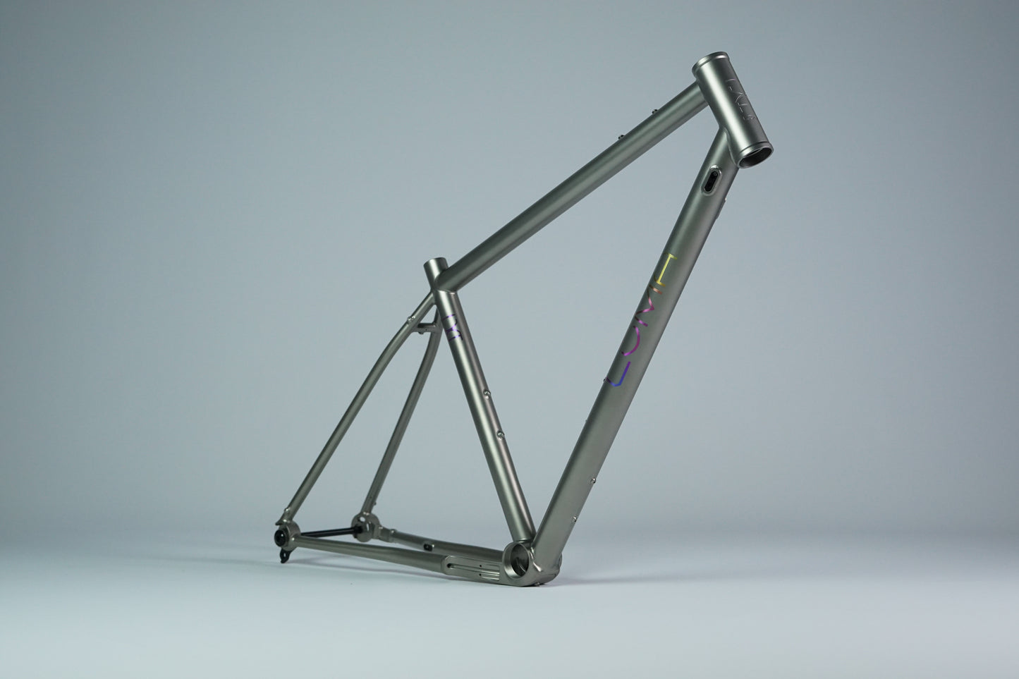 luma starparty 3/4 front titanium gravel bike