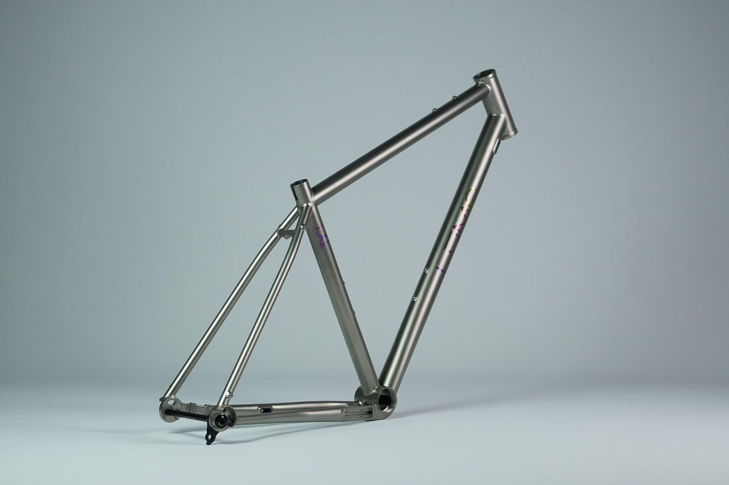 luma starparty 3/4 rear Titanium gravel bike